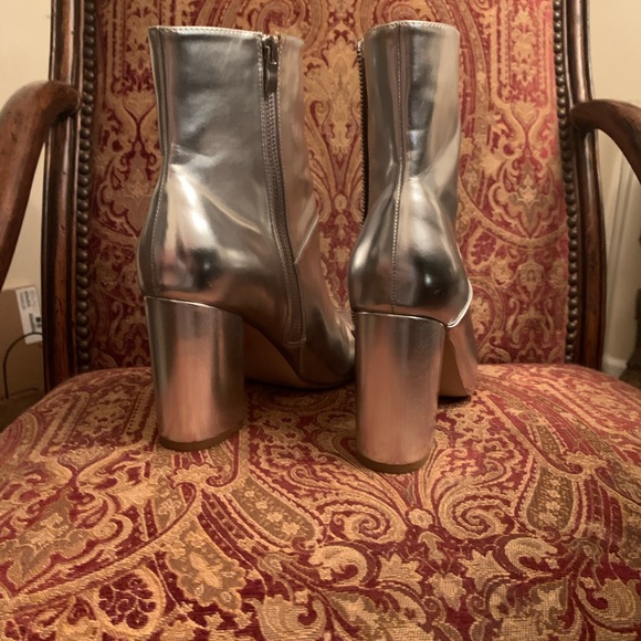 Urban outfitter. Metallic silver boots - Picture 5 of 10